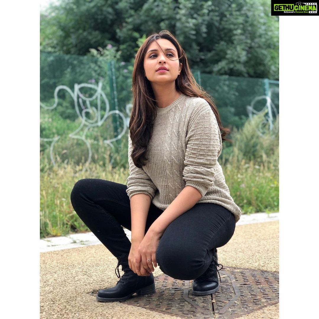 Parineeti Chopra Instagram - So. We’ve started shooting for #GirlOnTheTrain in London. Its my MOST difficult role to date; I feel like I’m in a hostel, with no time (or headspace) for social media or chilling or doing anything else. Its a new experience for me - being cut off from everything and everyone else... Will share the first look soon. This picture was the only “timepass” I’ve done on set so far 🤣🤣 London, United Kingdom