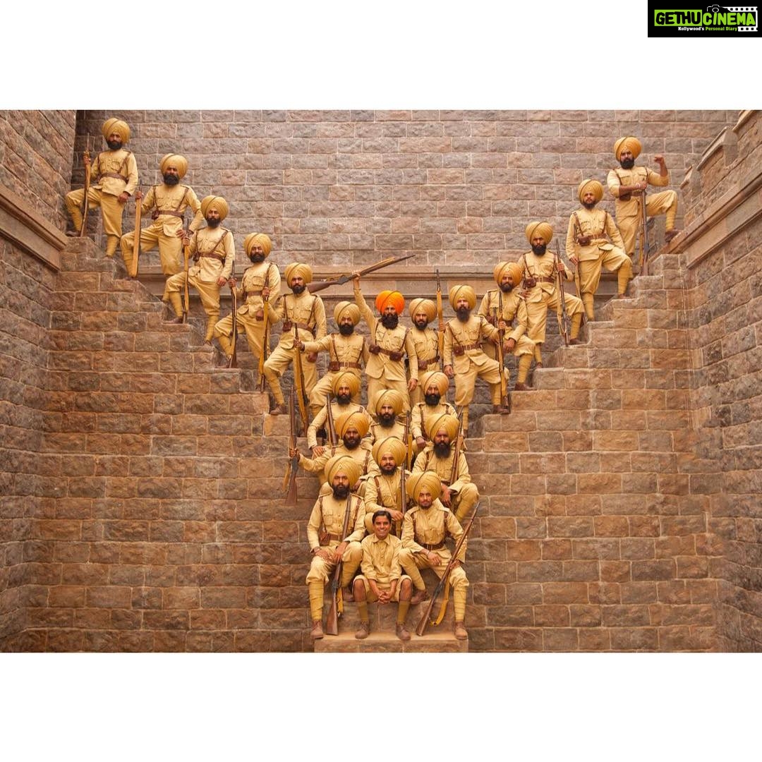 Parineeti Chopra Instagram - Happy Republic Day. It’s our 70th Republic Day but our men have been fighting for the country since time unknown. 122 years ago, 21 Sikhs fought against 10000 invaders. Kesari is their story, in cinemas March 21. @akshaykumar #AnuragSingh @karanjohar @apoorva1972 #SunirKheterpal @dharmamovies #CapeOfGoodFilms #AzureEntertainment @zeestudiosofficial