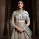 Parineeti Chopra Instagram - Royal for the royal wedding ✨ @sabyasachiofficial #PCkiShaadi Jodhpur