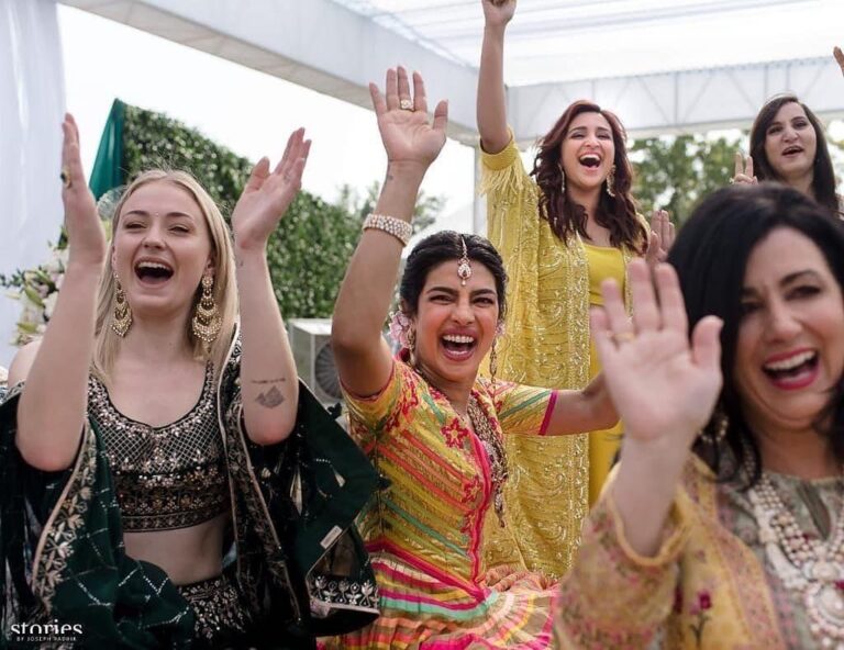 Parineeti Chopra Instagram - THE MEHNDI. The job of us bridesmaids was to make sure the bride was happy and comfortable at all times. But we didn’t have to worry about it - coz Nick promised to do it all his life. Welcome to the family Nick jiju!! Im so so happy that the Jonas and Chopra family are now united!!! 💛 Jodhpur