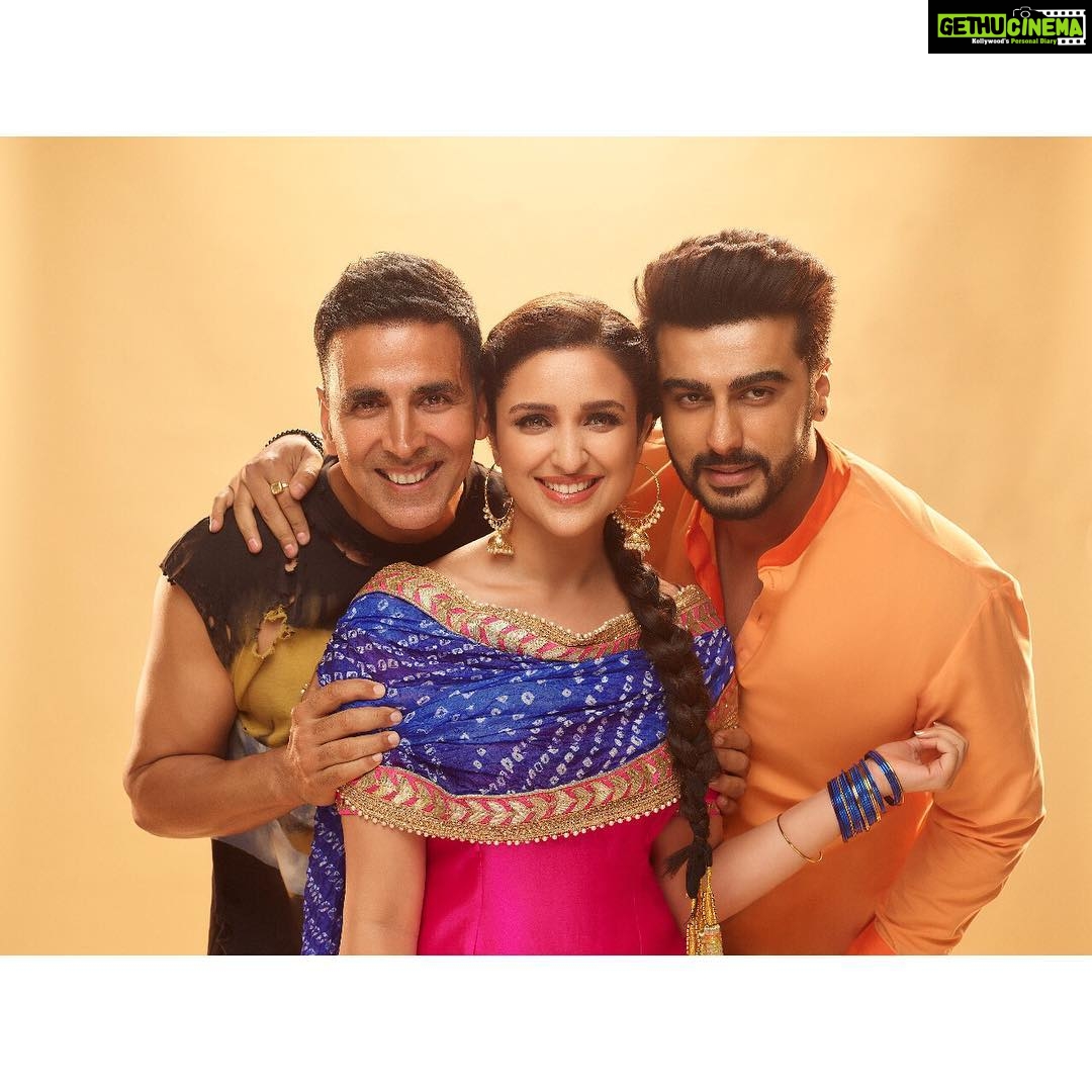 Parineeti Chopra Instagram - NAMASTE original khiladi! He’s given us nothing but love since the first day 🧡🧡 @akshaykumar @arjunkapoor