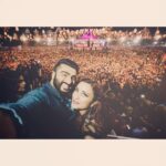 Parineeti Chopra Instagram - Namaste Vadodara!!! Thankyou for celebrating with us 🧡🧡🧡 @arjunkapoor Vadodara, Gujarat, India