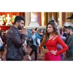 Parineeti Chopra Instagram – Folding his hands in respect. Baba you need to greet me like this every morning. . ok peeps Badshah and Rishi Rich making us dance on their tunes!!!! #BhareBazaar 
@arjunkapoor @namasteengland @reliance.entertainment @penmovies #VipulAmrutlalShah #jayantilalgada @sonymusicindia
#BlockbusterMovieEntertainers @erosnow @badboyshah @musicbyrr @vishaldadlani1 @payaldevofficial