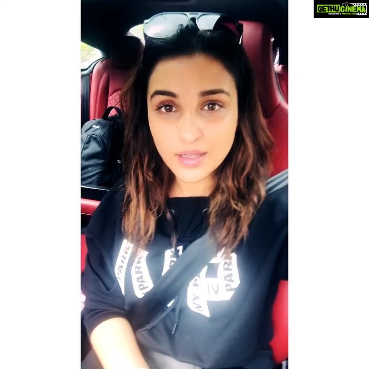 Parineeti Chopra Instagram - A bigggg thankyouuu for the cookie filled love!!! We are so thankful and excited and now planning Mumbai sooon!! 🍪🍦🍰 yayy yayy yayyyy 🌈 Send me a selfie and your instagram handle with a cookie and ill share them right here on my page!!! @milliescookiesindia @thisissahajchopra @selectcitywalk #MilliesCookies #CookiesThatTasteLikeBrownies Select CityWalk