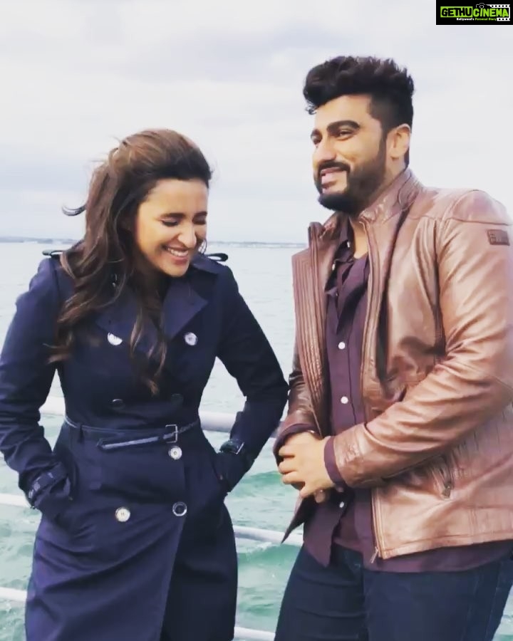 Parineeti Chopra Instagram - Every 365 days I am forced to compliment you. Its too tough aise nahi chalega baba please increase payment. Bday Vday toh chalta rahega aur batao baaki sab kaisa hai @arjunkapoor #HappyBirthdayArjun 