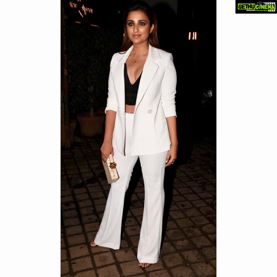 Parineeti Chopra Instagram - 🎩👓 Mumbai, Maharashtra