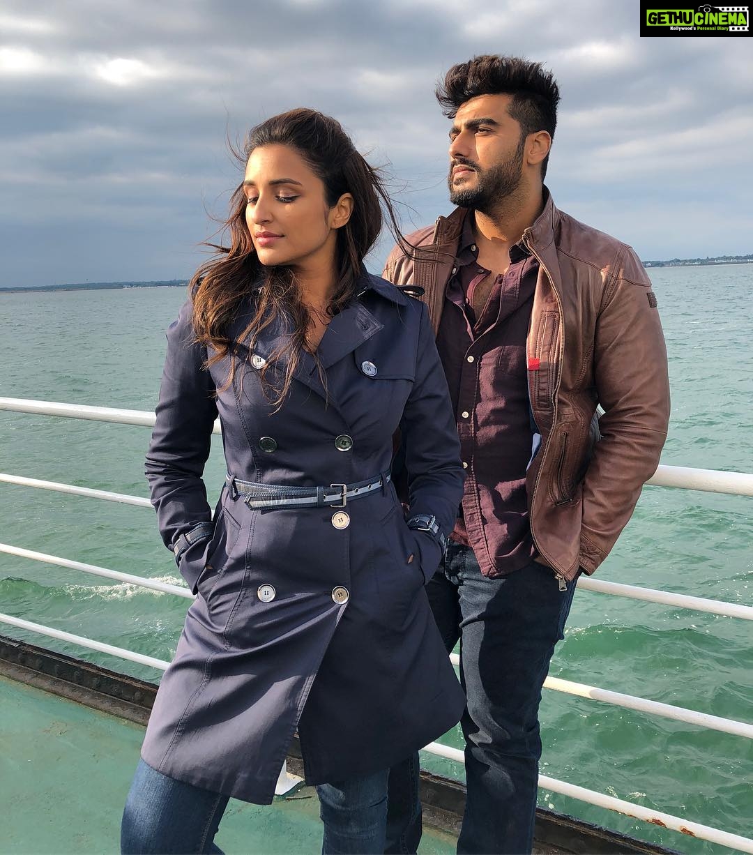 Parineeti Chopra Instagram - One of those rare photos where baba is looking good (because he’s standing with me). Please note how instead of looking at each other, both of us are busy facing the good light! . @namasteengland 🙏❤️
