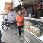 Parineeti Chopra Instagram - OMG @zoomtv this is too good! This is my dad showing you the chaat shop I have grown up eating in!! So guys Zoom spent 3 days in Ambala with my parents and literally relived my whole life!! The episode is out today!!! Link in bio also :) https://bit.ly/2INxzEJ @rynachopra Ambala, India