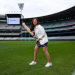 Parineeti Chopra Instagram - Cricket fans can you guess where I am? Hint: It’s the hub of Australian cricket! @visitmelbourne #visitmelbourne @Australia #seeaustralia @thetiltshiftcrew Melbourne, Victoria, Australia