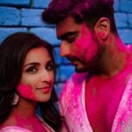 Parineeti Chopra Instagram - The colour of love is pink. Belated happy holi guys...With love, Param and Jasmeet 💘 @arjunkapoor #VipulAmrutlalShah #NamasteEngland 📸 @mattfarrant @yiannismanolopoulos Patiala, India