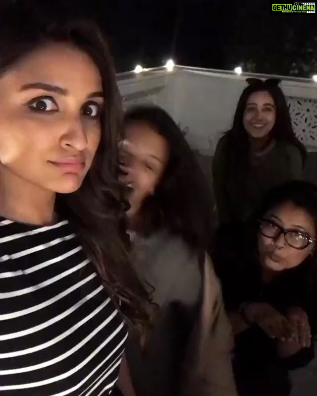 Parineeti Chopra Instagram - Normal people. @sanjanabatra @artinayar @gohar__shaikh #NamasteEngland