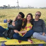 Parineeti Chopra Instagram – Punjab ke khet, London ki galiyaan!!!! 🌾🌿🌼 Happy shooting NAMASTE ENGLAND with my boyss!! @arjunkapoor #VipulAmrutlalShah #NamasteEngland Patiala, India