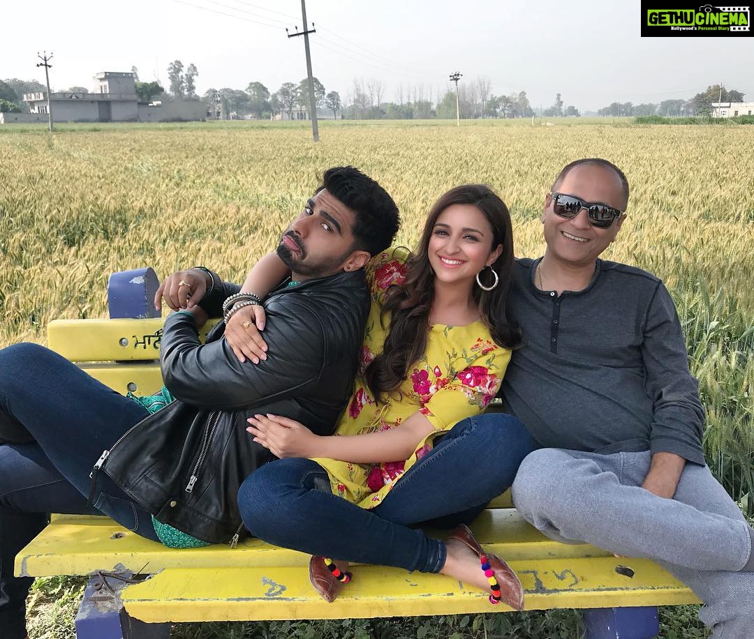 Parineeti Chopra Instagram - Punjab ke khet, London ki galiyaan!!!! 🌾🌿🌼 Happy shooting NAMASTE ENGLAND with my boyss!! @arjunkapoor #VipulAmrutlalShah #NamasteEngland Patiala, India