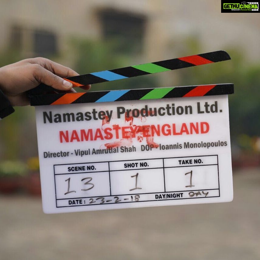 Parineeti Chopra Instagram - NAMASTEY ENGLAND! 🇬🇧🇮🇳 Cant control my excitement ❤️❤️ @arjunkapoor @sanjanabatra @artinayar @ashni4 Amritsar, Punjab