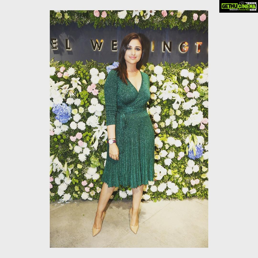 Parineeti Chopra Instagram - 🌸🌼🌸🌼🌸🌼 so honoured to launch my favourite brand of watches in India!!!! use my code DWXPARINEETI and shop now!!!! @danielwellington #DWMumbai #DanielWellington