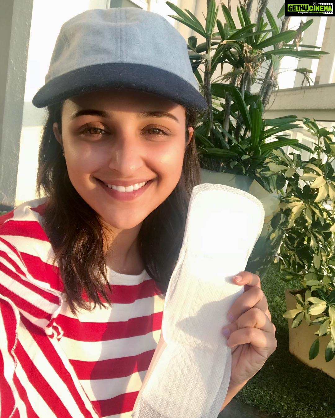 Parineeti Chopra Instagram - Challenge accepted @arjunkapoor and @masabagupta !! Yes that’s a pad in my hand and there is nothing to be ashamed about!!! Its natural. Period. ALL THE BEST YOU GUYS #PADMAN !! @sonamkapoor @akshaykumar @twinklerkhanna Mumbai, Maharashtra