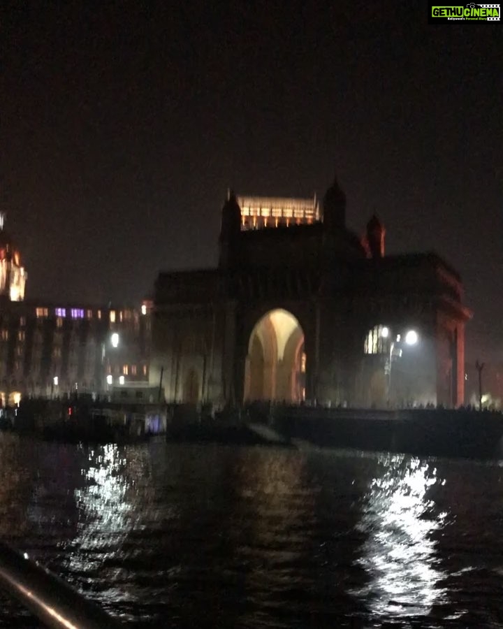 Parineeti Chopra Instagram - World’s best view. World’s best city. My home. #Mumbai