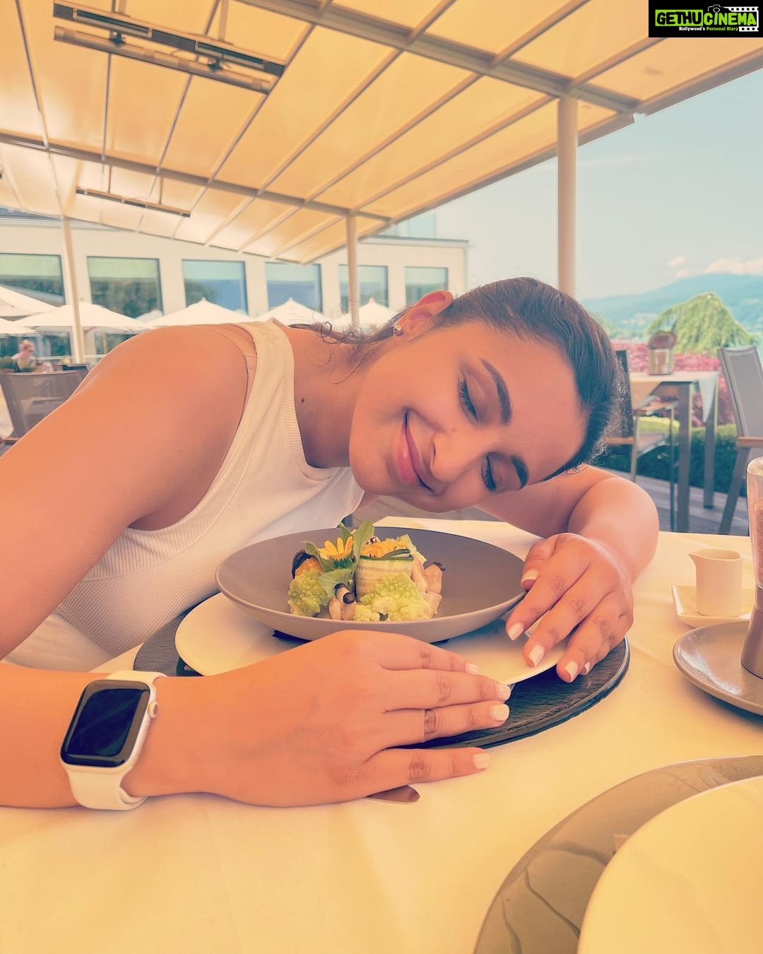 Parineeti Chopra Instagram - e̶a̶t̶ hug your food 🍊 Austria, Europe