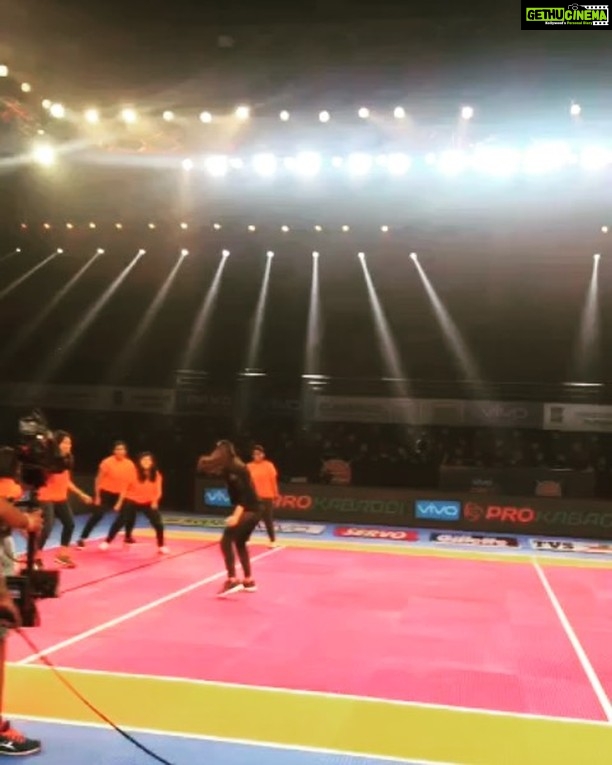 Parineeti Chopra Instagram - Going LIVE on ProKabaddi in 40 mins!! Star sports #GolmaalAgain Shree Shiv Chhatrapati Sports Complex