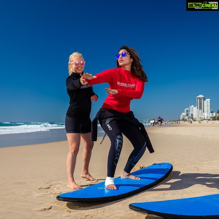 Parineeti Chopra Instagram - Injured foot but really wanted to try surfing! I need loads of practice though ๐ What else to do when you're in Gold Coast?!?! #SurfersParadise @gbrmarinepark @gorideawave @destinationgoldcoast @queensland #thisisqueensland @Australia #SeeAustralia Surfers Paradise - Goldcoast