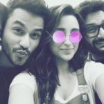 Parineeti Chopra Instagram - MY BOYS!!!! Cannot do without them ❤️ @arshad_warsi @khemster2 #Shreyastalpade #GolmaalAgain Filmistan