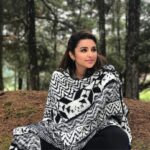 Parineeti Chopra Instagram - Black and white just like the weather! 🐾⛈ #InBetweenShots #GolmaalAgain 📷SushwantPrakash