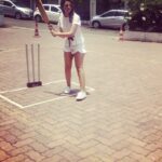Parineeti Chopra Instagram – Cricket mornings!!!!!! Obviously only hitting sixes 😎😎😎😎 #iplt20 #MeriPyaariBindu