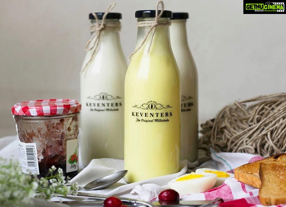 Parineeti Chopra Instagram - Proudest moment!!! My babyyy brother @thisissahajchopra starts his first business venture!!! The age old, and my favourite milkshakes in the world - KEVENTERS!!! People in Ludhiana, go cool down at the store NOW OPEN at Kipps Mart, Sarabha Nagar Market, Ludhiana!!! ššš #proudsister