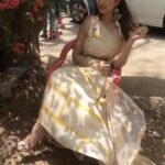 Parineeti Chopra Instagram - Chilllinggg 🌸🌼🌻 #MeriPyaariBindu