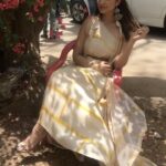 Parineeti Chopra Instagram - Chilllinggg 🌸🌼🌻 #MeriPyaariBindu