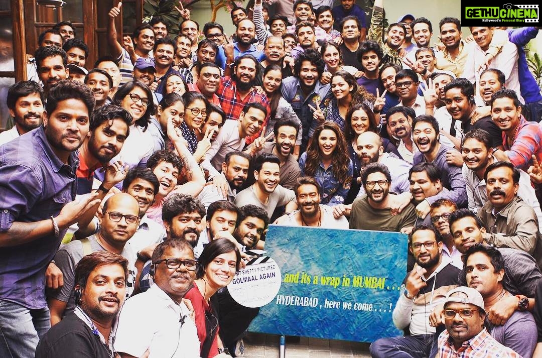 Parineeti Chopra Instagram - Its a SCHEDULE WRAPP!!! Amazingg team, amazing memories already! Off to Hyderabad next 😄😍❤ #GolmaalAgain
