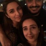 Parineeti Chopra Instagram - Night out (gossip session) with these crazies ❤❤❤ Weyi much fun!!! @sanjanabatra @divyakdsouza