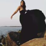 Parineeti Chopra Instagram - Heroine moment!!! 😎👣 @asia.spa.india @anantarakalutara @divyakdsouza @eltonjfernandez @taras84 Sri Lanka