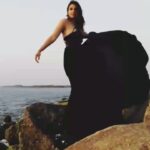 Parineeti Chopra Instagram - Heroine moment!!! 😎👣 @asia.spa.india @anantarakalutara @divyakdsouza @eltonjfernandez @taras84 Sri Lanka