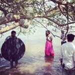 Parineeti Chopra Instagram - In the waterrrrrrr!!! "Dekho! Kya kya karwate hain" Haha too much fun ❤😂💄 @asia.spa.india @anantarakalutara Sri Lanka