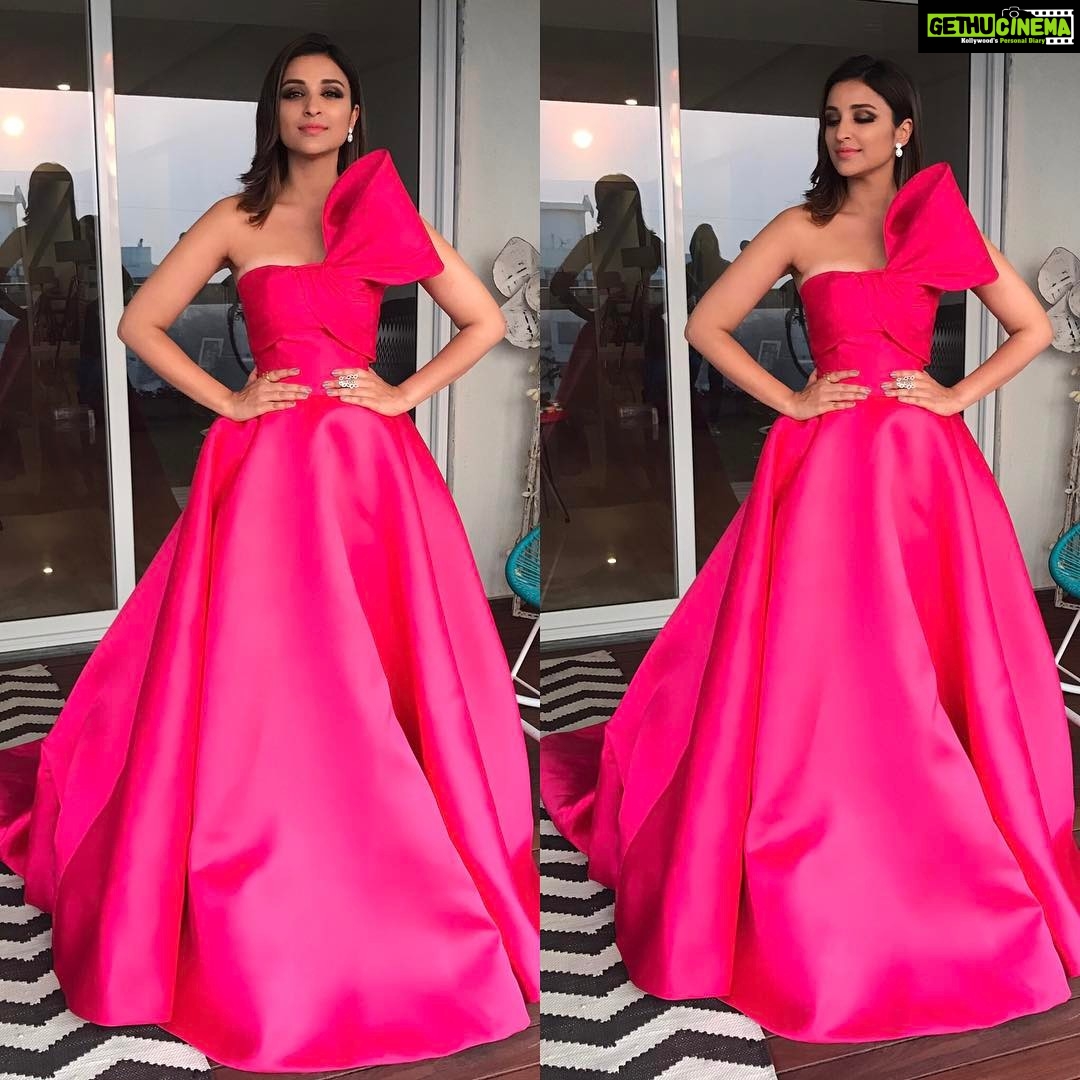 Parineeti Chopra Instagram - Ladyyyy thanks for giving me my princess moment today!! I love you 🎀💋👑@sanjanabatra In @markbumgarner for Filmfare today!! HMU @gohar__shaikh @heemadattani