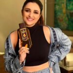 Parineeti Chopra Instagram - I love trying out new hairstyles with every role that I play on screen. And I can confidently do so, without worrying about hair fall, because of the new and improved @bajajalmonddrops Hair Oil! It's enriched with 6x Vitamin E that nourishes my hair and makes it style-ready. Ab Har Day #NewHairDay!