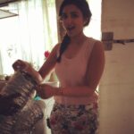 Parineeti Chopra Instagram – Playing and dancing on set!! Hahaha. How else to keep busy between takes?! @artinayar @sanjanabatra @tejalshetty @chinardesai