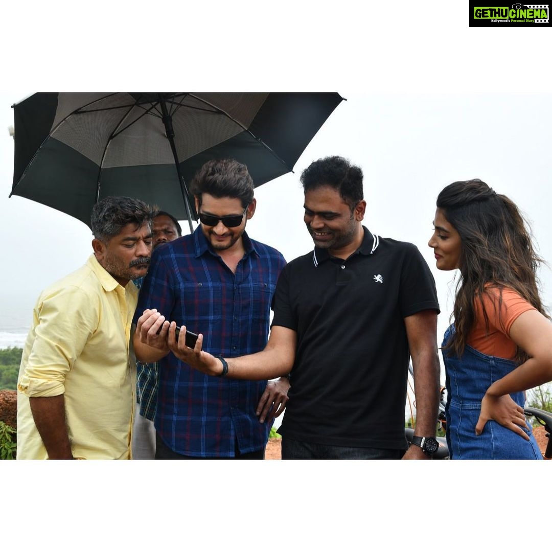 Pooja Hegde Instagram - Caption this! 😂 #maharshi #bts