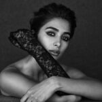 Pooja Hegde Instagram - “It’s in the eyes always the eyes” #blackandwhite @rahuljhangiani @tanghavri @kajol_mulani @suhasshinde1