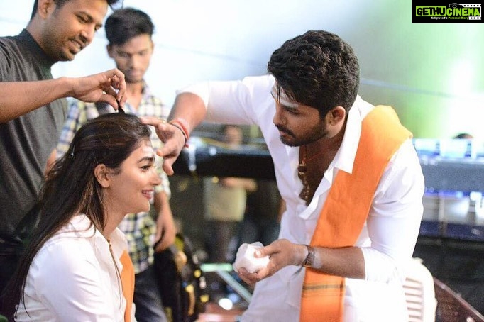 Pooja Hegde Instagram - Throwback to the time when @alluarjunonline aka Duvvada Jaggannadham was showing me how to become Miss DJ 😂 The Vibuthi Pro...😂 Ty @harish2you for being the orchestrator of laughter...What a fun set it was and I think somewhere the fun we had on set reached the audience.. can’t wait to shoot with this super special team again @thisisdsp @kamera002 #DilRaaju Garu ❤️ #3YearsForDJ #DJ