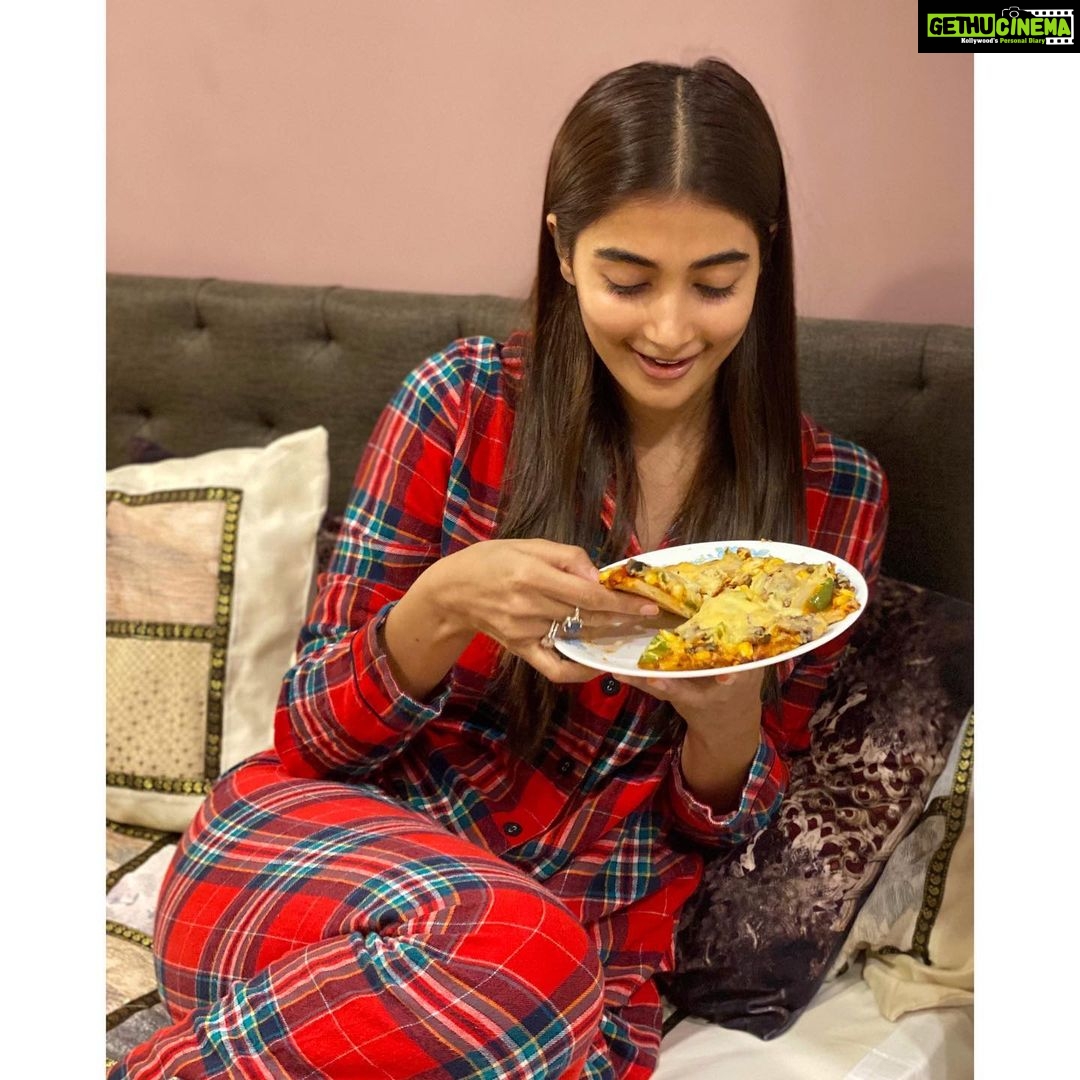 Pooja Hegde Instagram - Pizzas in my Pj’s 🍕 As a kid my mom used to make my brother and I these simple pizzas and that used to be a very special occasion in the Hegde household... glad I could make it for my mom today...here’s a picture of me hogging my own creation☺️❤️ #ChefPoojaHegde #pizzaislife #pajamaparty #quarantinelife