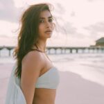 Pooja Hegde Instagram – Brave, Free & as Wild as the Sea… 

#gypsiesoul #sunset 

@huvafenfushi_maldives @coastalinofficial Huvafen Fushi Maldives