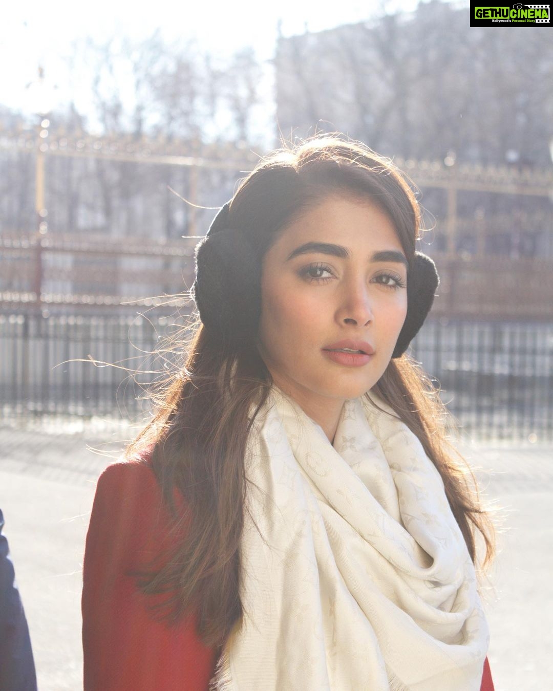 Pooja Hegde Instagram - Frozen part 3 🥶🥶 #toocoldtosmile