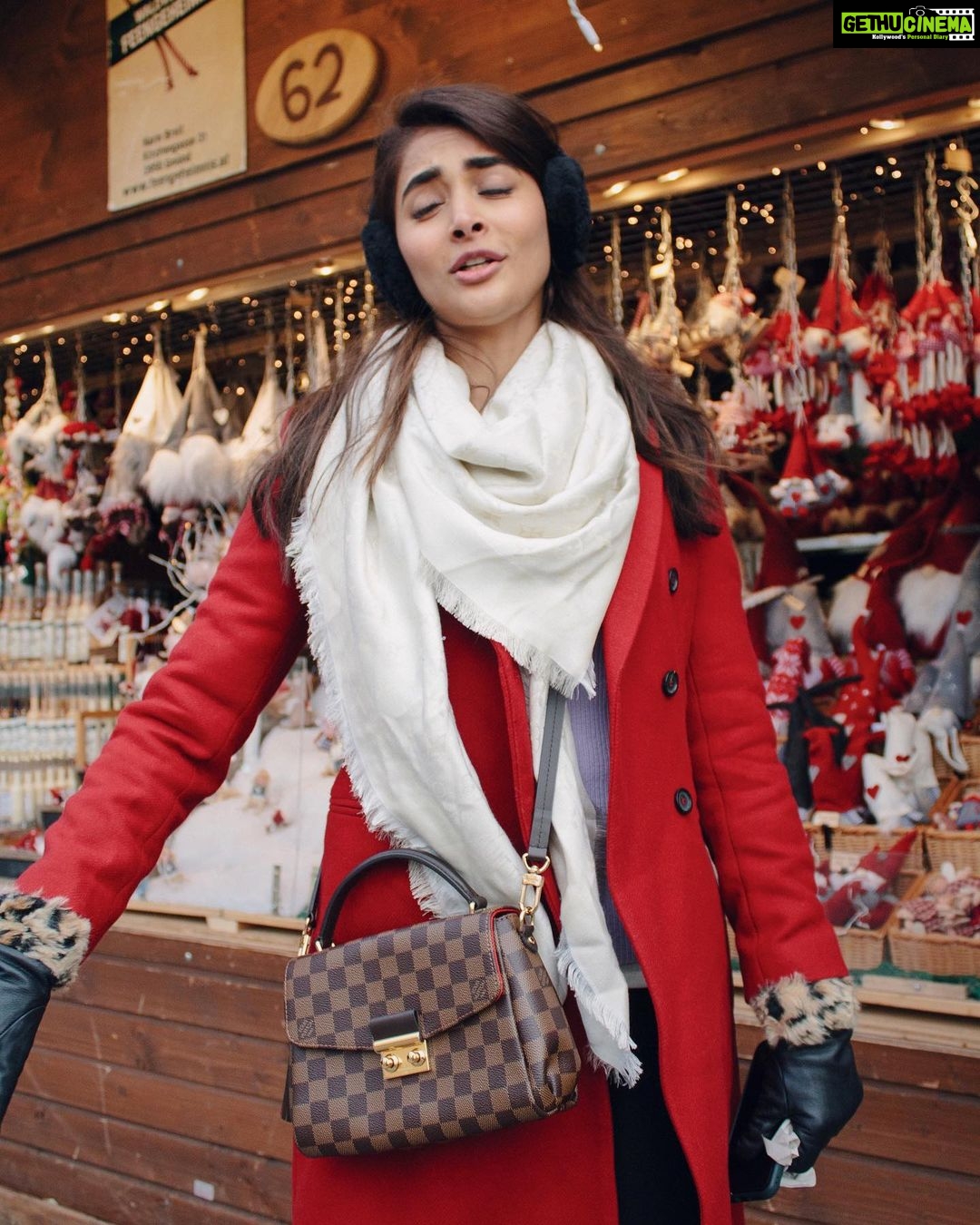 Pooja Hegde Instagram - Is it too late to apply as a Christmas caroller? 🎄🎤 #whyamilikethis #tistheseasontobejolly #noalcoholneeded