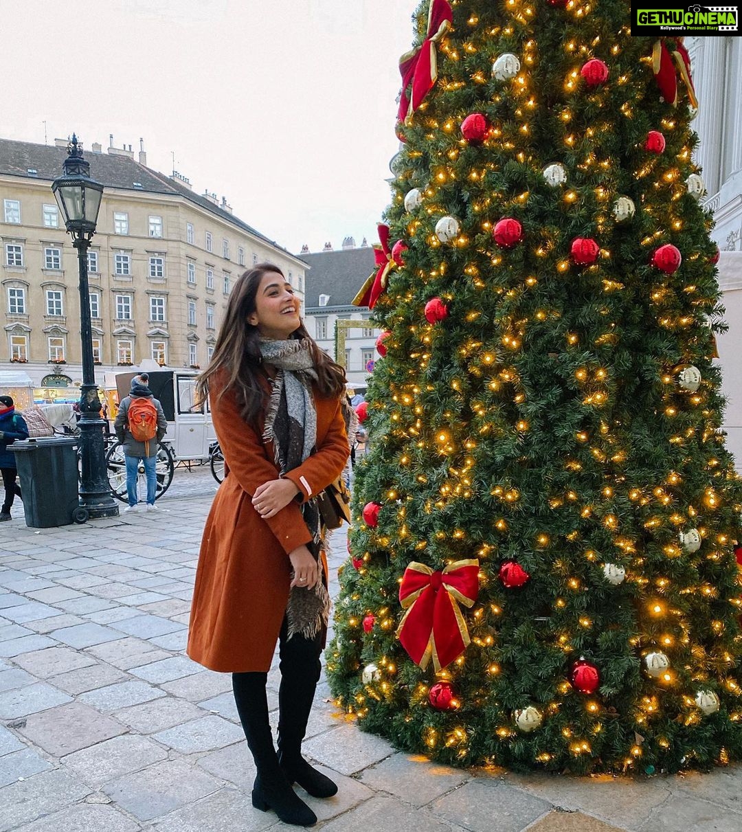 Pooja Hegde Instagram - My favourite time of the year 😍🎄 Vienna, Austria