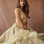 Pooja Hegde Instagram - Sittin’ pretty ☺️ @weddingvows.in