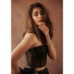 Pooja Hegde Instagram - Embracing the mess 😉 @weddingvows.in #blackisbeautiful
