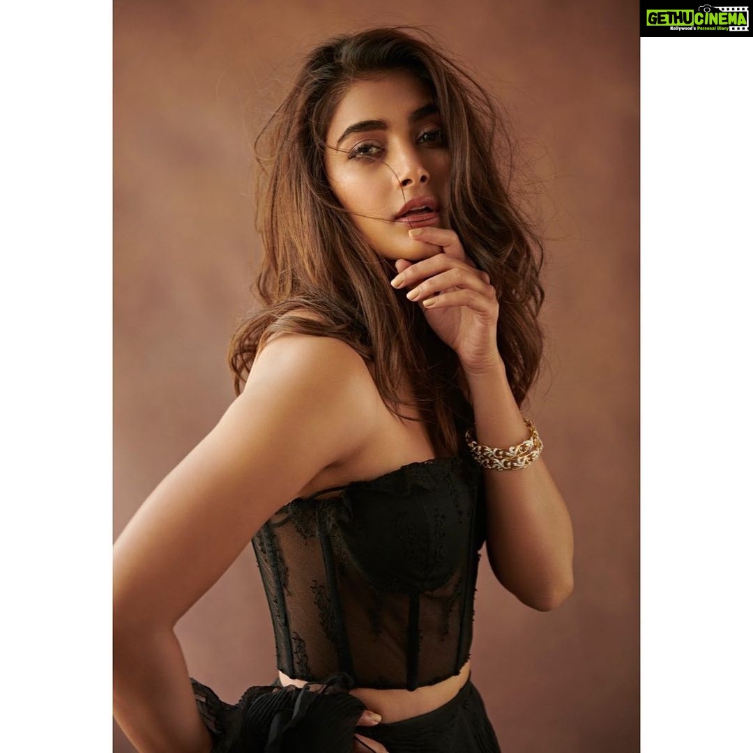 Pooja Hegde Instagram - Embracing the mess 😉 @weddingvows.in #blackisbeautiful
