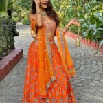 Pooja Hegde Instagram - बारात आ रही हैं स्टाइल में 🧡🧡🧡 Party time today in @akankshagajria and @jet_gems 🧡 #Ladkewaale #bhagPadmajaBhag